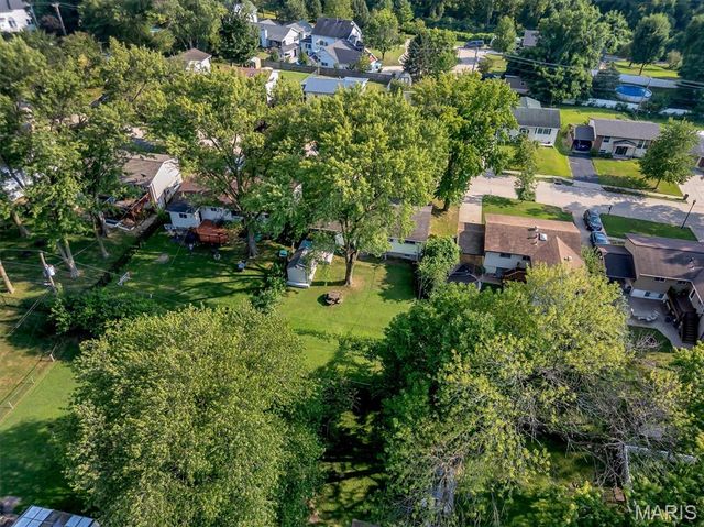 11947 Glenpark Drive, Maryland Heights, MO 63043