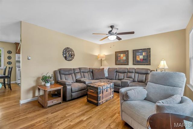11947 Glenpark Drive, Maryland Heights, MO 63043