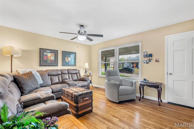 11947 Glenpark Drive, Maryland Heights, MO 63043