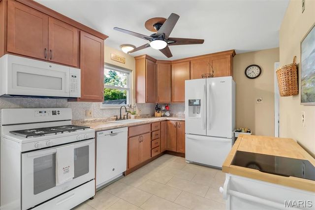 11947 Glenpark Drive, Maryland Heights, MO 63043