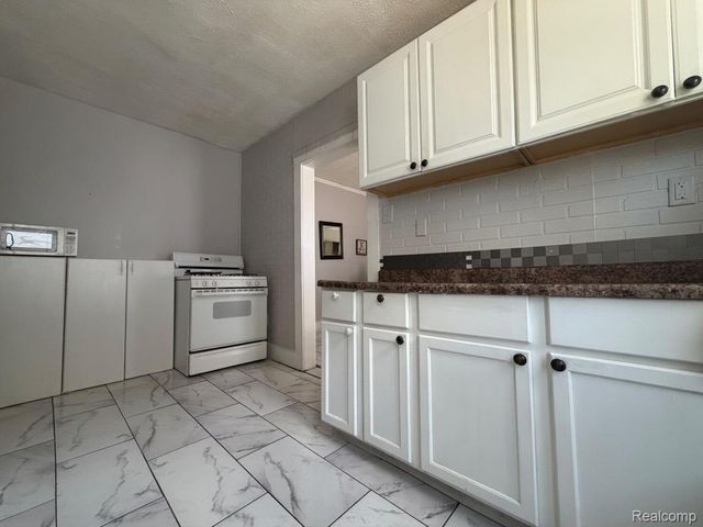 9940 Manor Street, Detroit, MI 48204