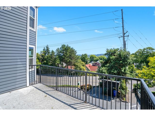 3473 Sw BARBUR Blvd 12, Portland, OR 97239