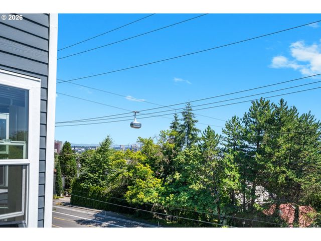 3473 Sw BARBUR Blvd 12, Portland, OR 97239