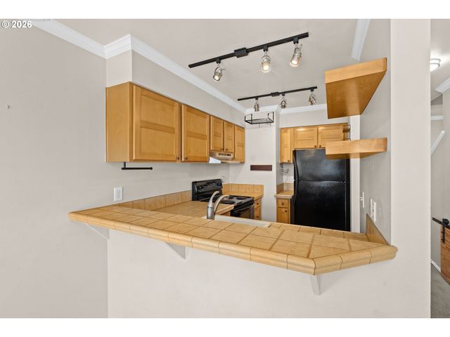 3473 Sw BARBUR Blvd 12, Portland, OR 97239
