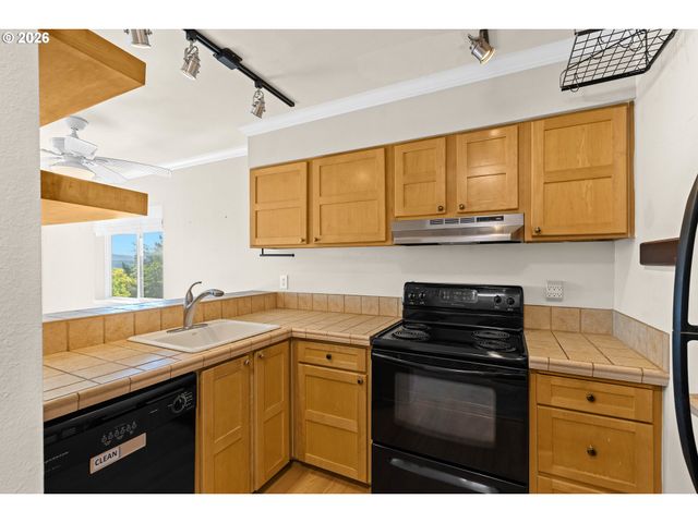 3473 Sw BARBUR Blvd 12, Portland, OR 97239