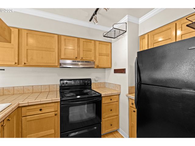 3473 Sw BARBUR Blvd 12, Portland, OR 97239