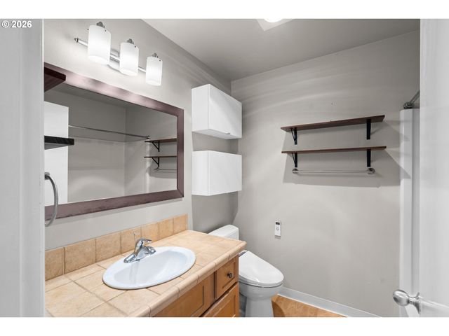 3473 Sw BARBUR Blvd 12, Portland, OR 97239