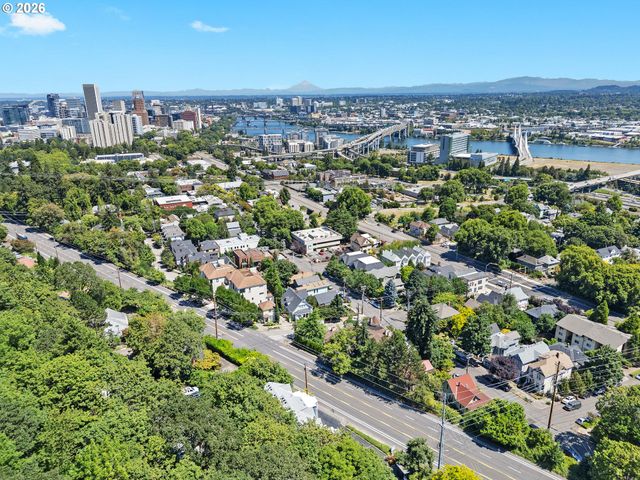 3473 Sw BARBUR Blvd 12, Portland, OR 97239