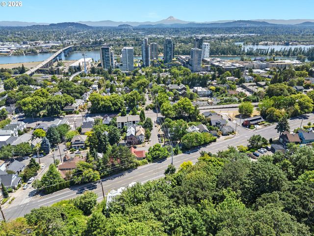 3473 Sw BARBUR Blvd 12, Portland, OR 97239