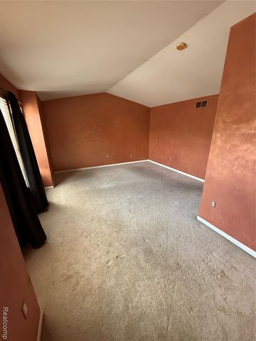 17469 Gateway Circle, Southfield, MI 48075