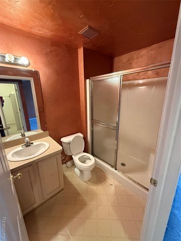 17469 Gateway Circle, Southfield, MI 48075