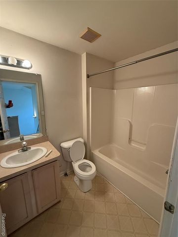 17469 Gateway Circle, Southfield, MI 48075