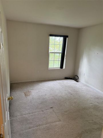17469 Gateway Circle, Southfield, MI 48075