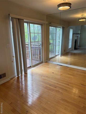 17469 Gateway Circle, Southfield, MI 48075