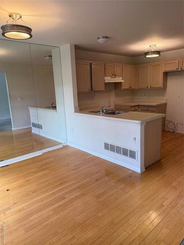 17469 Gateway Circle, Southfield, MI 48075