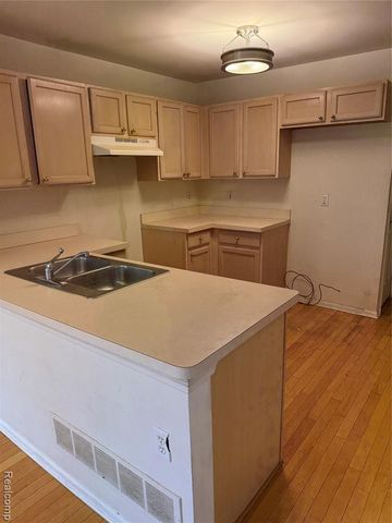 17469 Gateway Circle, Southfield, MI 48075