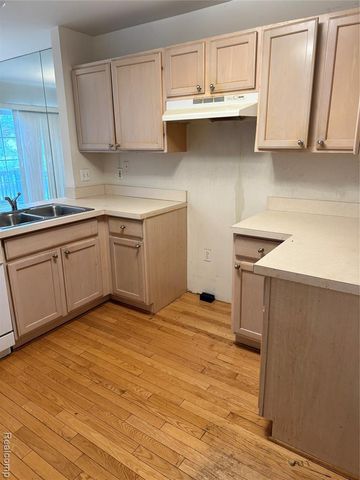 17469 Gateway Circle, Southfield, MI 48075