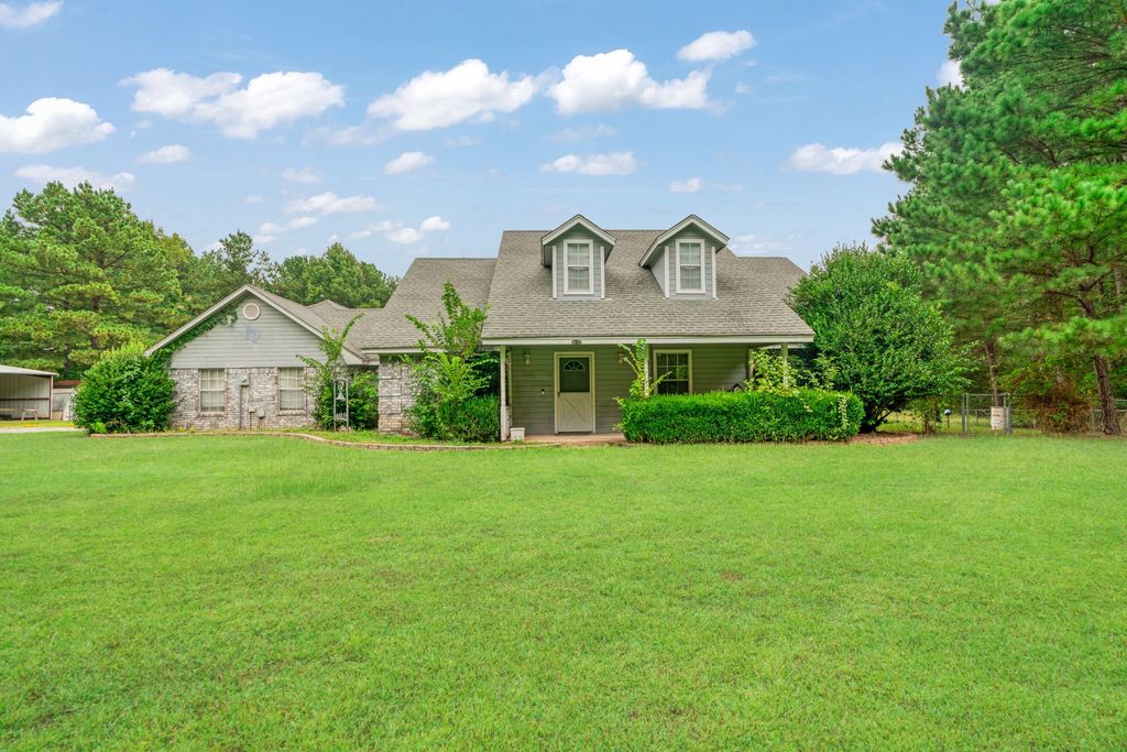 1490 Farm Road 2120, Clarksville, TX 75426