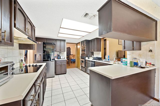 2826 PEPPERMILL RUN ST, San Antonio, TX 78231