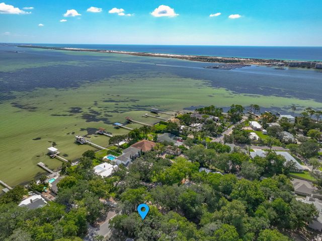 32 SE Bay Drive, Fort Walton Beach, FL 32548