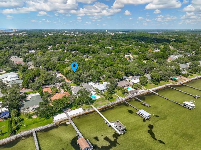 32 SE Bay Drive, Fort Walton Beach, FL 32548