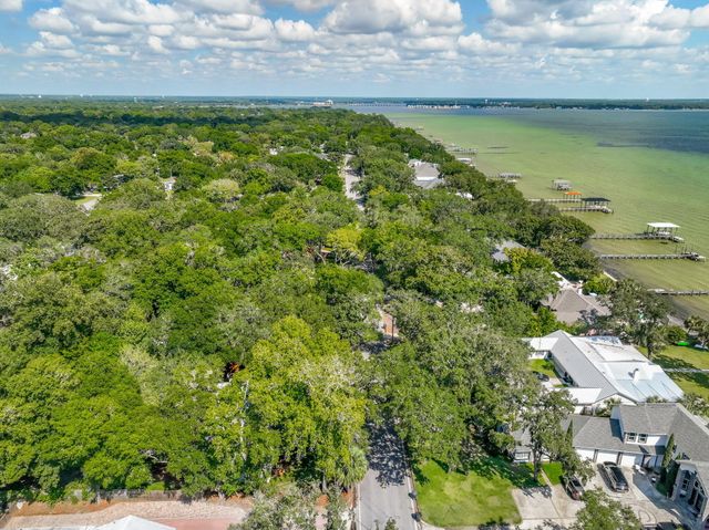 32 SE Bay Drive, Fort Walton Beach, FL 32548