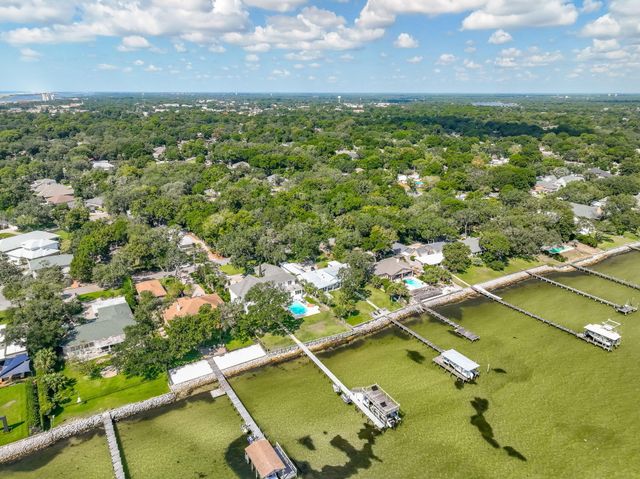 32 SE Bay Drive, Fort Walton Beach, FL 32548