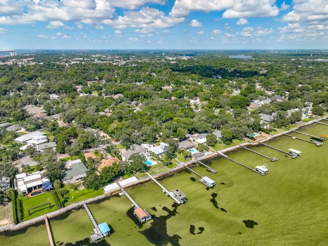 32 SE Bay Drive, Fort Walton Beach, FL 32548