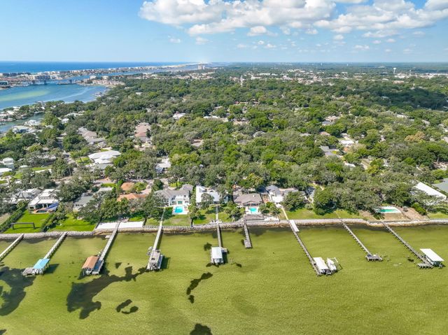 32 SE Bay Drive, Fort Walton Beach, FL 32548