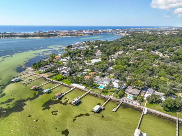 32 SE Bay Drive, Fort Walton Beach, FL 32548