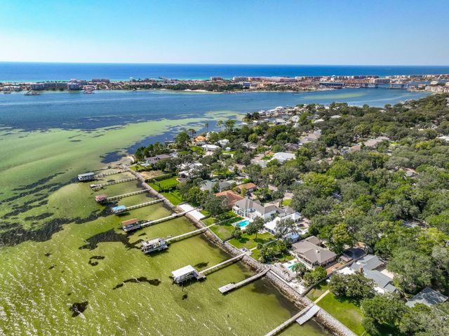 32 SE Bay Drive, Fort Walton Beach, FL 32548