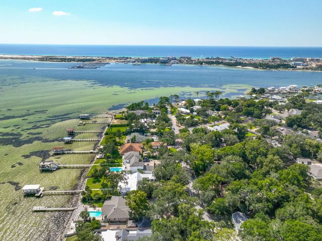 32 SE Bay Drive, Fort Walton Beach, FL 32548