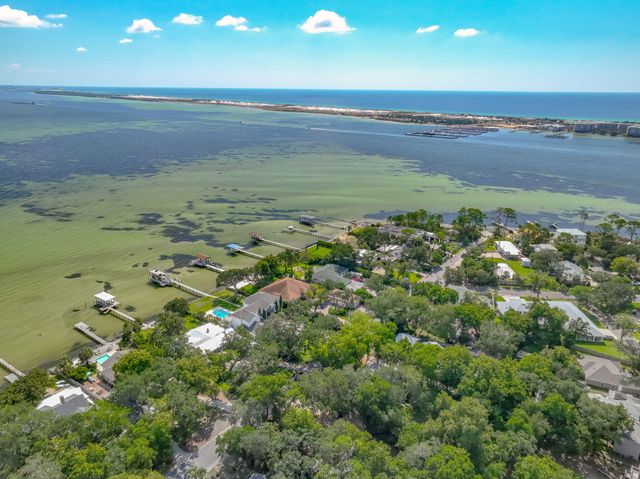 32 SE Bay Drive, Fort Walton Beach, FL 32548