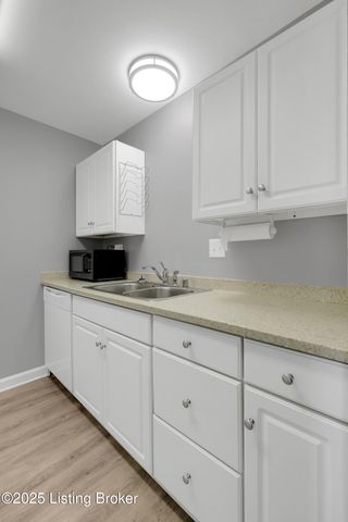 8 Dupont Way APT 1, Louisville, KY 40207