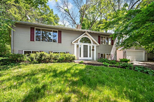 5200 Greenwood Circle, Excelsior, MN 55331