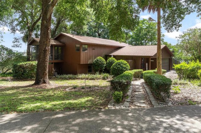 1214 W CROOKED LAKE PLACE, Eustis, FL 32726