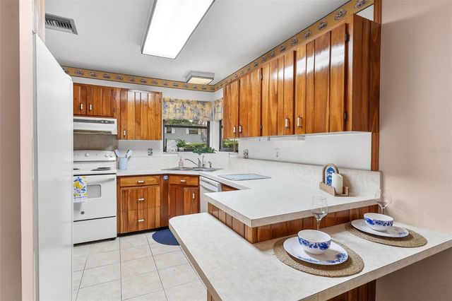 1214 W CROOKED LAKE PLACE, Eustis, FL 32726