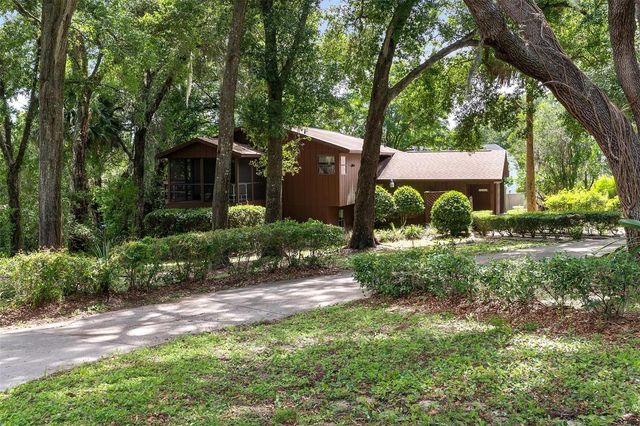 1214 W CROOKED LAKE PLACE, Eustis, FL 32726