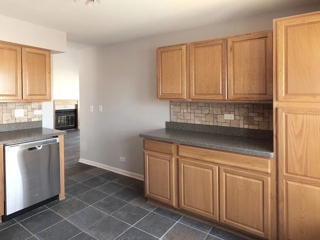 383 WEXFORD Court, Carol Stream, IL 60188