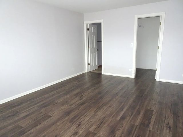 383 WEXFORD Court, Carol Stream, IL 60188