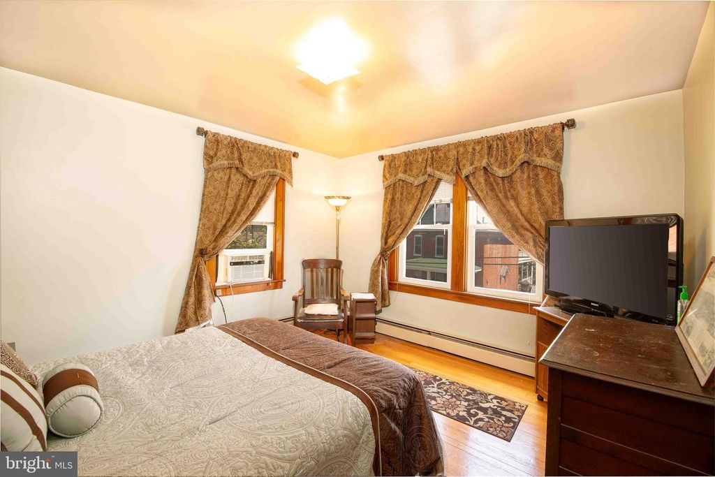 Image 14 of property listing at 314 PULASKI ST, Cumberland, MD 21502