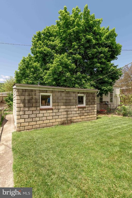 Image 19 of property listing at 314 PULASKI ST, Cumberland, MD 21502