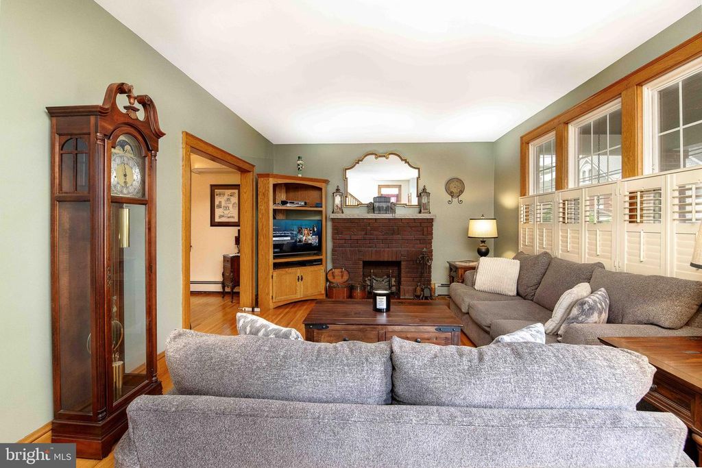 Image 9 of property listing at 314 PULASKI ST, Cumberland, MD 21502