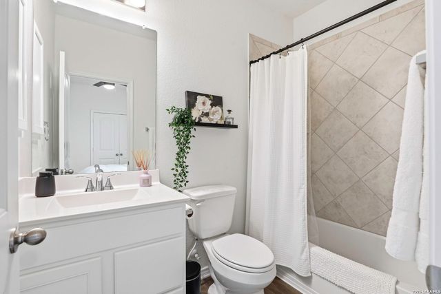 327 W Low Cascade Dr, Boerne, TX 78006