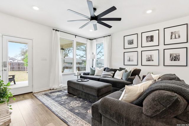 327 W Low Cascade Dr, Boerne, TX 78006