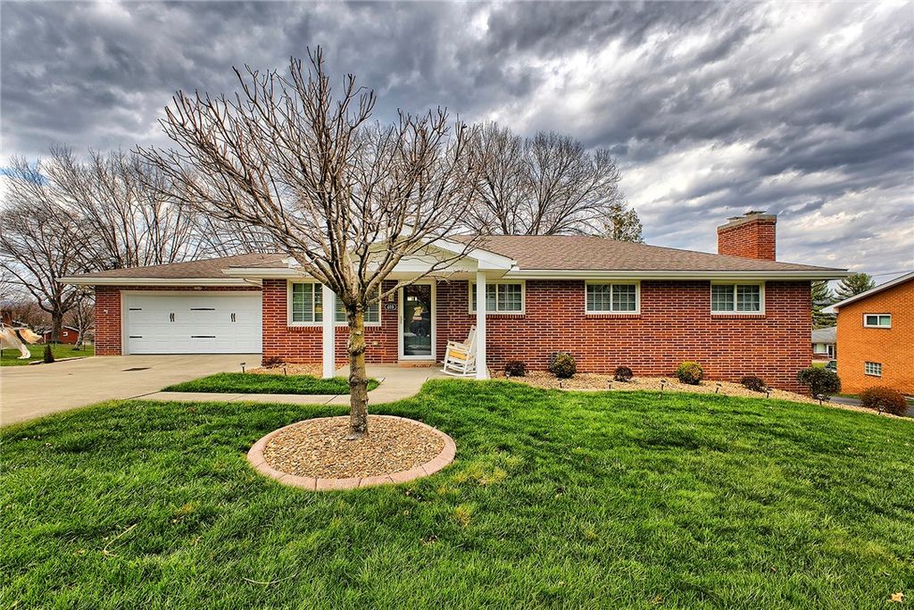 469 Hillcrest Drive, Unity Twp, PA 15650