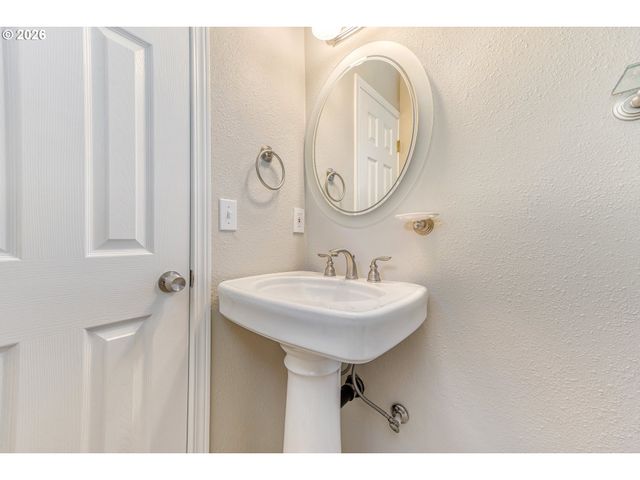 1120 Se Spruce Ct, Gresham, OR 97080