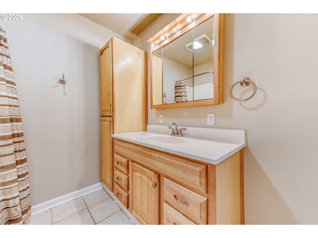 1120 Se Spruce Ct, Gresham, OR 97080