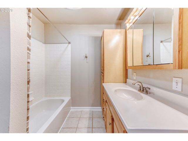 1120 Se Spruce Ct, Gresham, OR 97080