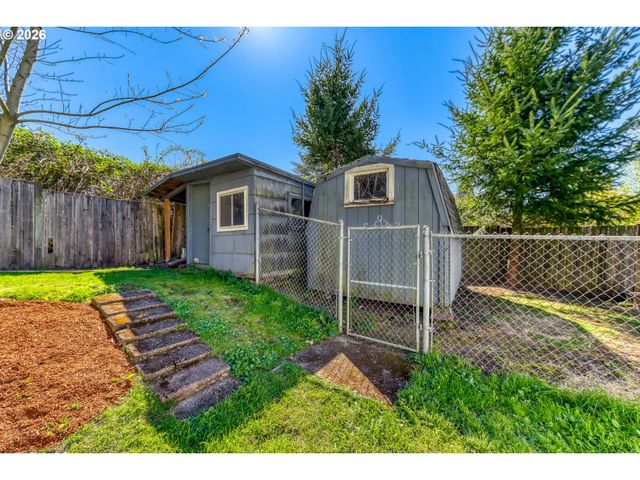 1120 Se Spruce Ct, Gresham, OR 97080